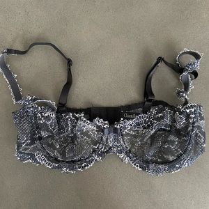 🤍🖤 Chantelle balconnet style bra snake print 32B